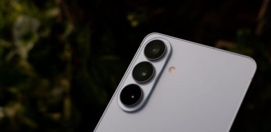 Samsung Galaxy S26 & S26 Plus Review: The Best Flagship for Gen Z Lifestyle