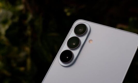 Samsung Galaxy S26 & S26 Plus Review: The Best Flagship for Gen Z Lifestyle