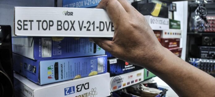 096854000_1667560387-20221104-Penjualan-Set-Top-Box-Meroket-Iqbal-6