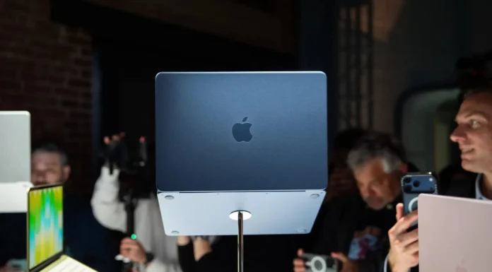 Apple is Preparing a Foldable iPhone and MacBook Ultra This Year